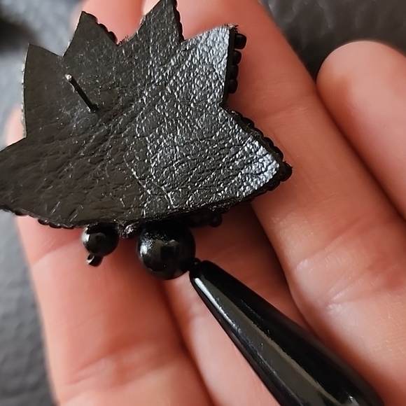 VTG Black Beaded Earrings - Picture 8 of 9